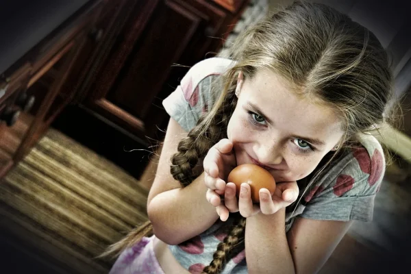 crafty, sneaky, sly, cunning, young, devious, expression, mischievous, caucasian, scheming, face, egg, girl, female, whi