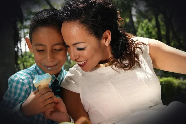 ice cream, snack, mother, child, love, fathers and sons, ice cream shop, cream, mexico, feelings, park, childhood, famil