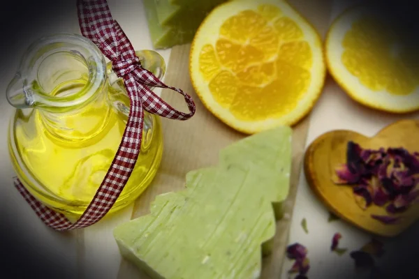 oil, soap, rose petals, oranges, verbena, essential oils, natural cosmetics, hygiene, wellness, personal hygiene, recove