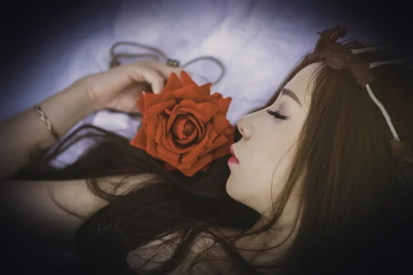 girl, sleep, rose flower, rose, lying down, asleep, sleeping, asian woman, female, woman, young woman, face, portrait, r