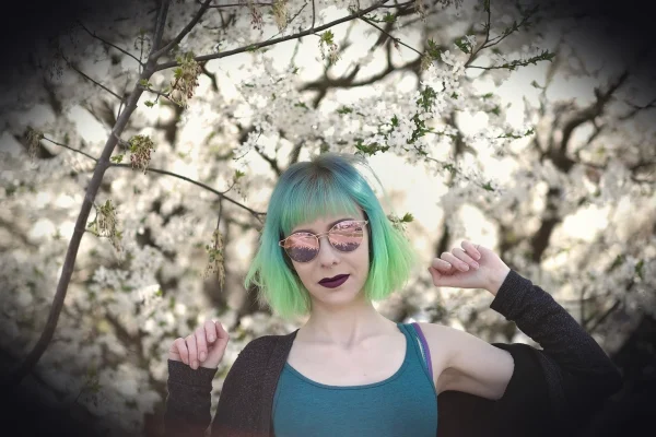 green hair, teal hair, turquoise hair, sunglasses, reflection, summer, female, young, alternative girl, alternative, omb