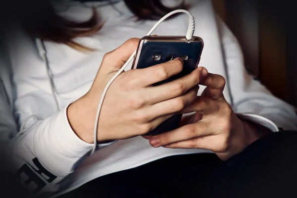 woman, mobile phone, listening to music, listening, fashion, adolescence, mobile phone, mobile phone, mobile phone, mobi