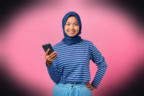 girl, smartphone, happy, portrait, smile, joyful, cellphone, teenager, hijab, charm, cheerful, mobile phone, online, pho