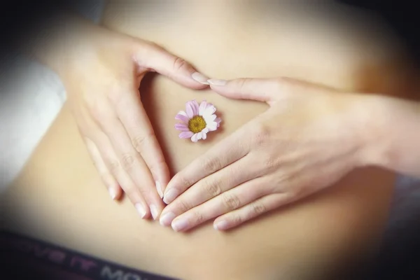 woman, belly, stomachache, heart, digestion, detox, detoxify, diet, health, pms, pain, stomach pain, stomach cramps, abd