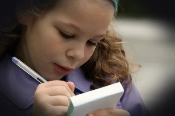 girl, little girl, child, schoolboy, student, notebook, note, pen, school, discovery, to have to, lesson, pedagogy, educ