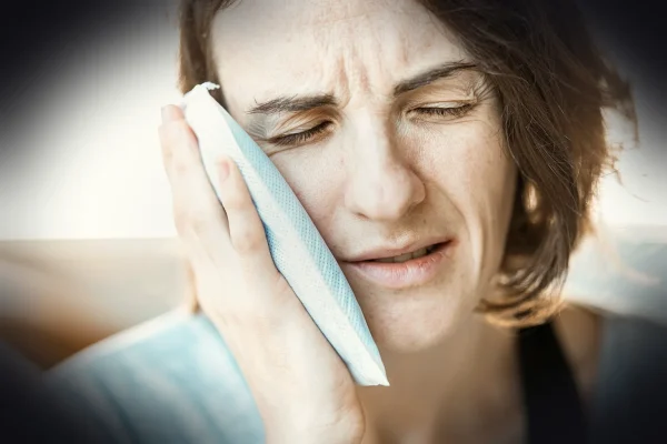 girl, ice pack, toothache, dental, woman, pain, ache, young woman, dentist, oral hygiene, hygiene, oral, clinical, oral