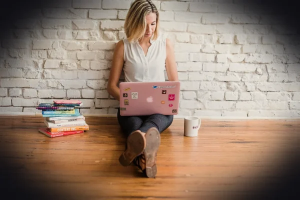 influencer, writing, girl, woman, typing, on computer, content marketing, typing on floor, written, words, handwriting,