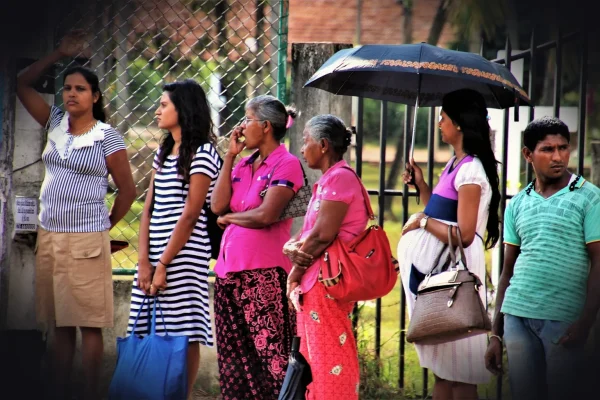 diversity, the queue, daily life, communities, together, outside, the person, characters, people, woman, adult, expressi