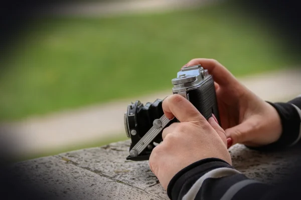 photography, hand, taking photos, picture, hands, girl, woman, person, photo, photographer, recording, camera, analog, p