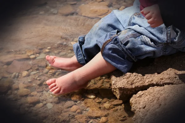 lake, fun, toes, baby, feet, water, sunscreen, kids, swim, play, outside, summer, boy, active, people, nature, child, jo