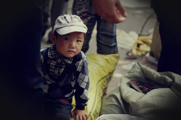 little boy, quietly, crowd, boy, lisu, people, child, asia, street, sichuan dechang
