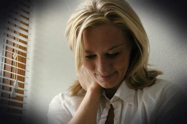 woman, smile, happy, safe, comfortable, thinking, warm, remembering, contemplative