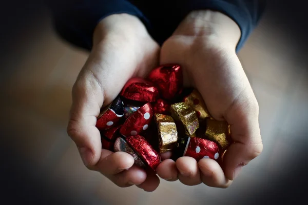 chocolates, chocolate, sweets, to donate, hand, child, guy, people, craftsmanship, chocolate gluten-free, health, italy,