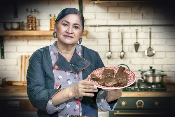 cook, chef, food, healthy, recipe, model, modeling, woman, girl, lady, posing, cooking show, kitchen, cooking show, cook