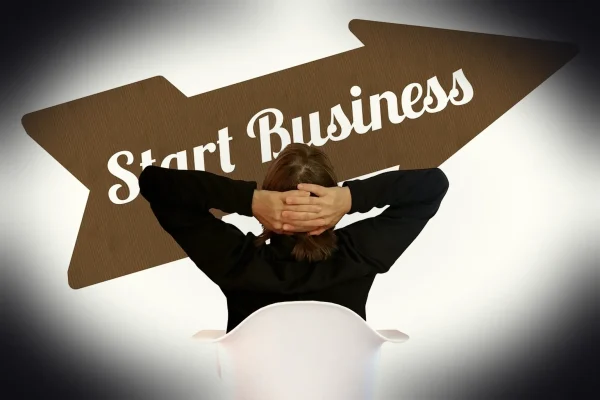 startup, start up, growth hacking, begin, arrow, woman, at the beginning, founding, freelancer, marketing, strategy, soc
