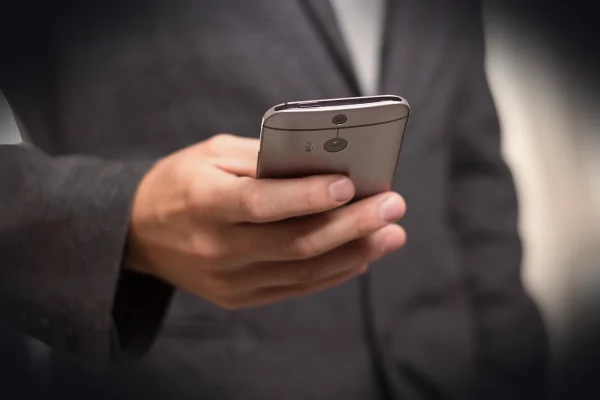 telephone, mobile, call, samsung, iphone, sms, post, send, wireless, screen, job, work, man, male, contact, business, ph