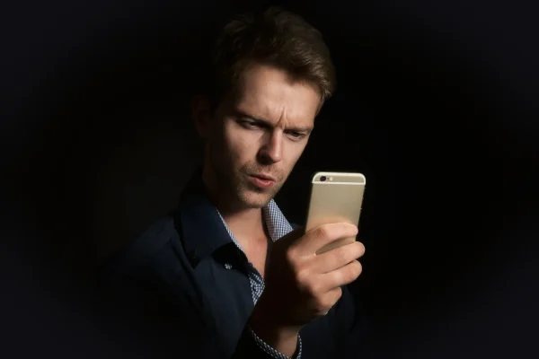 man, phone, mobile, smartphone, male, business, work, job, internet, wifi, app, using, holding, reading, message, secret