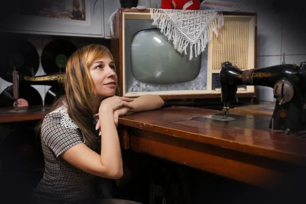 woman, meditate, swap meet, antiques, retro, vintage, collar, fashion, style, 1960, dress, old tv, tube tv, old sewing m
