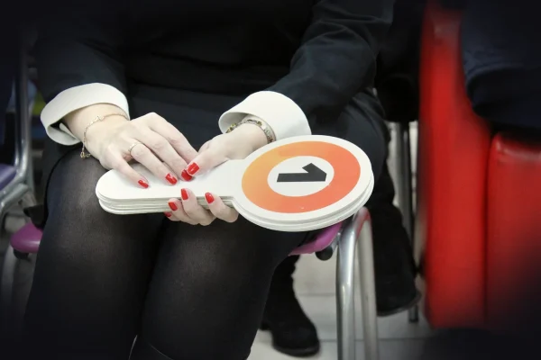 jury, grade, competition, referee, cards, lap, tights, auction, rates, stock exchange, elections, manicure, decorations,