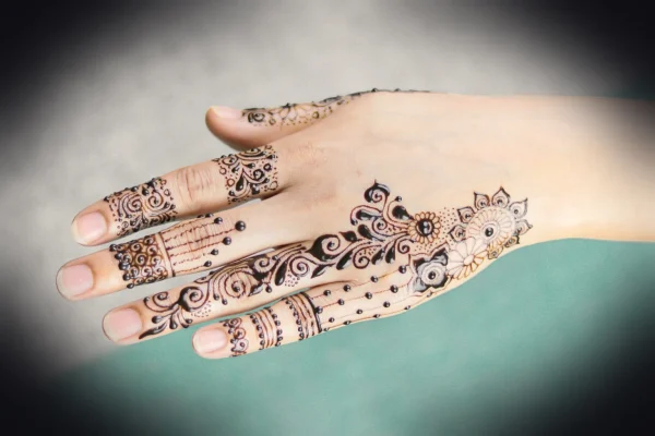 bridal, bride, salon, paint, applying, mehendi, picture, finger, artist, girl, body, female, fashion, temporary, fingers
