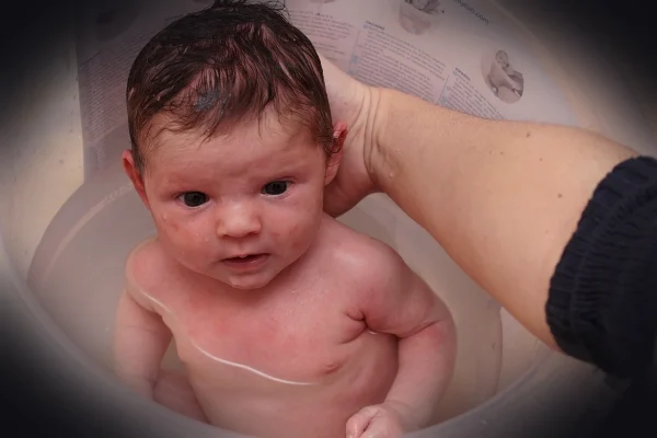 small child, to bathe, to wash, infant, bath takes