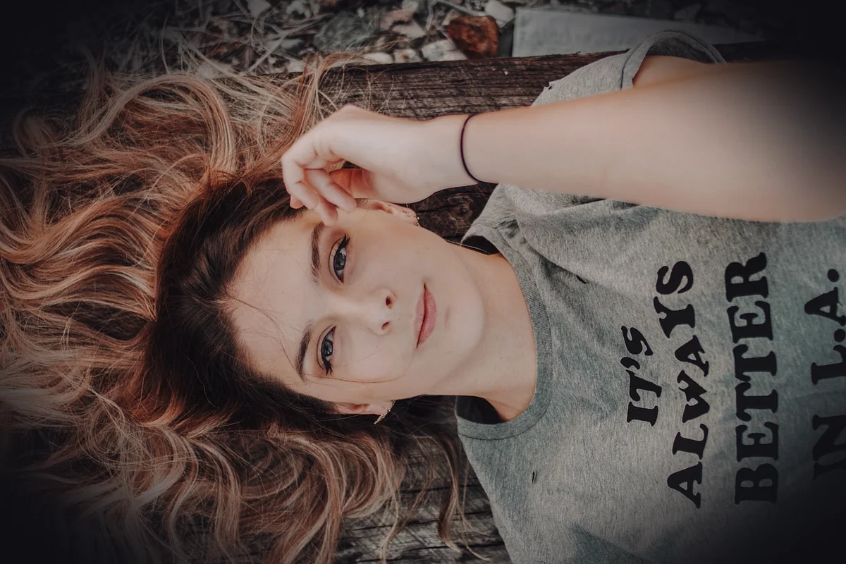 woman, portrait, people, fashion, young, girl, model, relaxation, beautiful, pretty, attractive, outdoors, adult, brunette, f