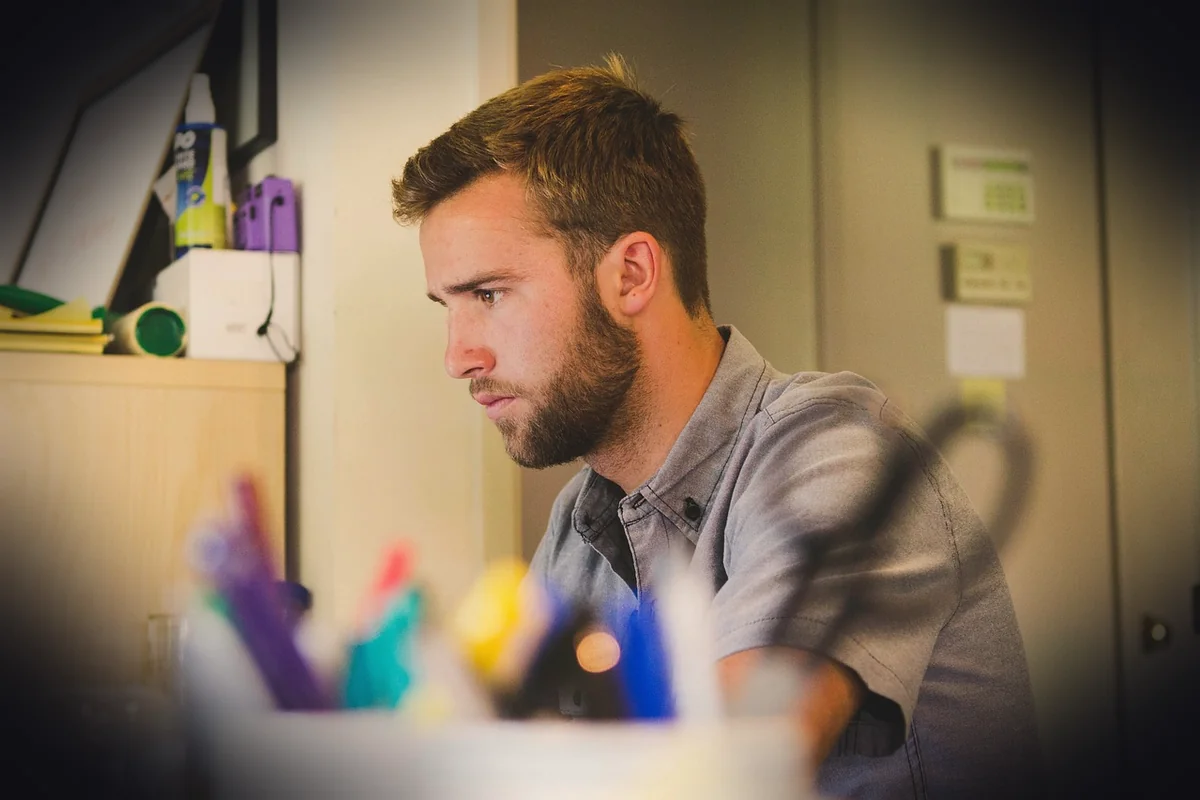 man, work, desk, business, person, working, job, male, professional, office, concentration, freelance, freelancer, home offic