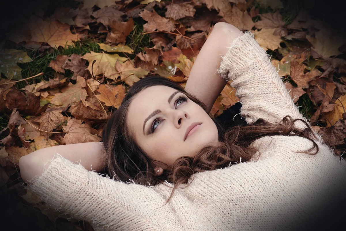woman, brunette, lying down, rest, resting, young woman, fall, autumn, fallen leaves, knitwear, fashion, makeup, cosmetics, g
